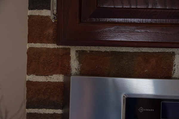 Grenier & Grenier, maçonnerie à Québec, maçonnerie, Québec, réalisations, résidentiel, salon, cheminé, mur, brique projet